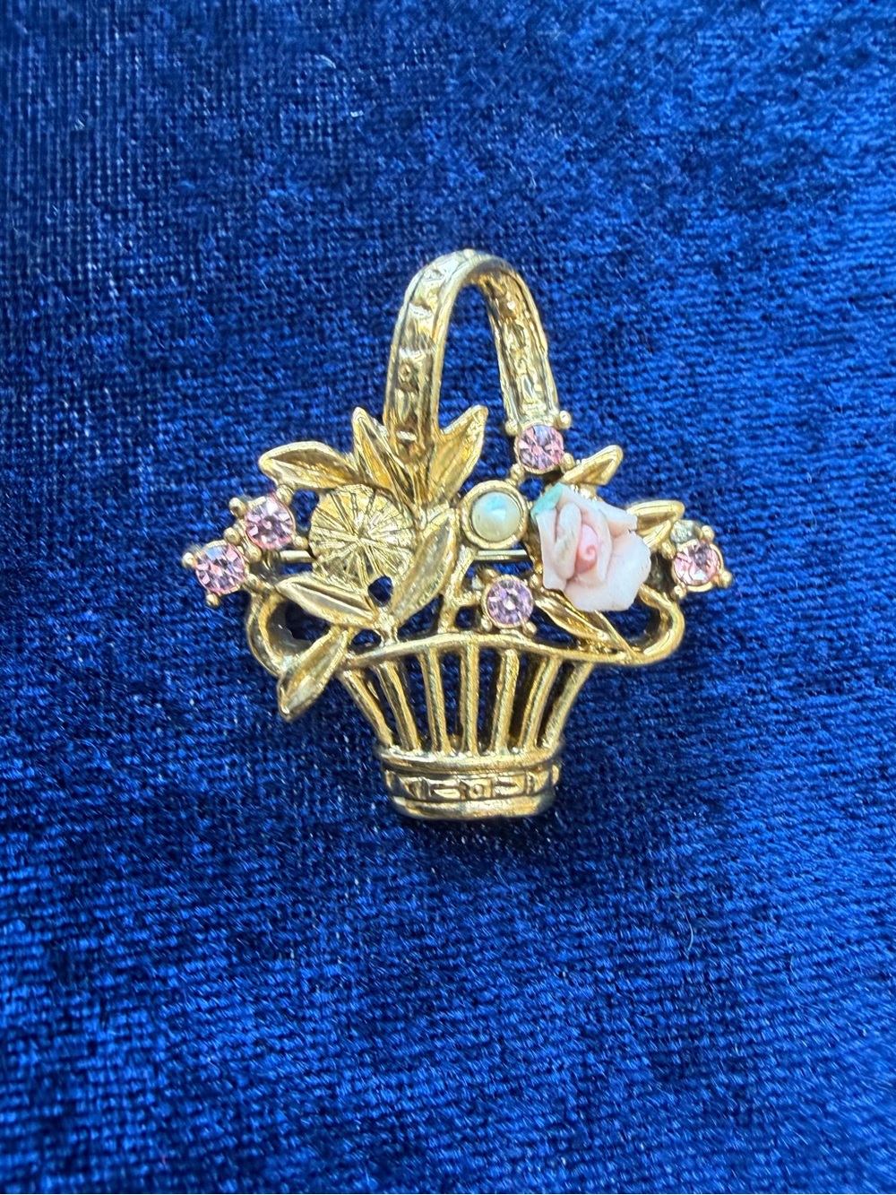 Vintage Gold Tone Flower Basket Brooch